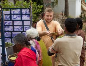 prasadam distribution