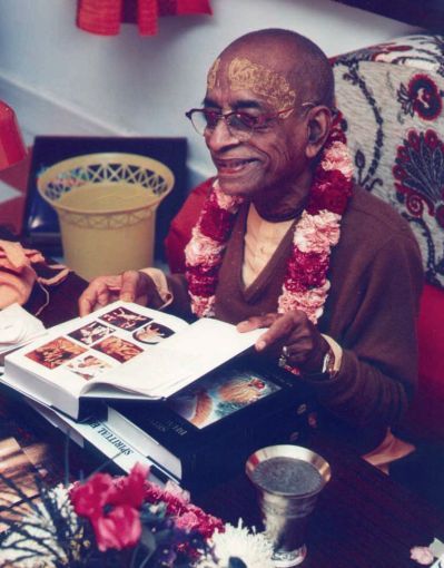 Srila Prabhupada looking at Bhagavatam